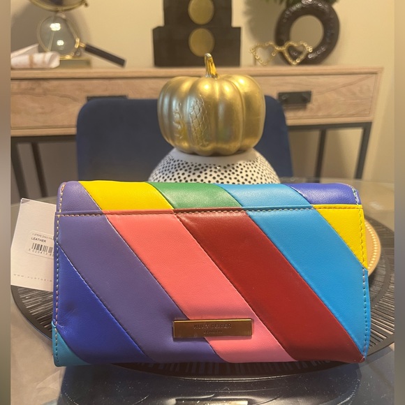 Kurt Geiger Stripe Chain Wallet - Picture 3 of 9